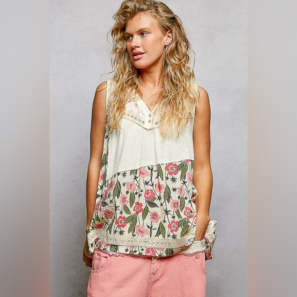 POL Lace Detail Floral V-Neck Tank🆕 - Picture 4 of 6